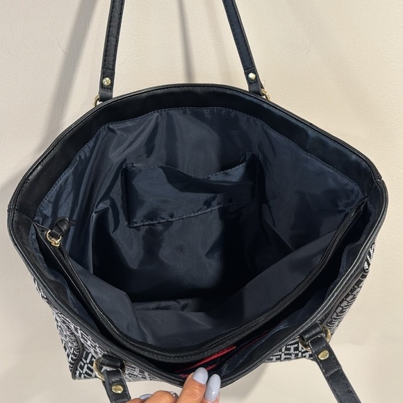🔥Tommy Hilfiger Black and White Tote Bag🔥 - Picture 4 of 8